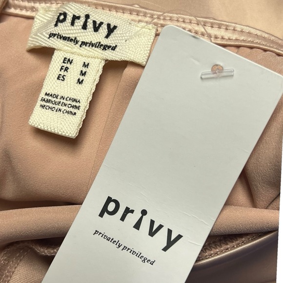 Privy Romper SIze M Light Pink‎ Sleeveless Ruffled Padded Bust Satin Silky NEW - Picture 9 of 14